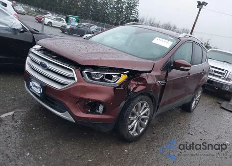 2018 Ford Escape Titanium z USA, uszkodzony, nr VIN 1FMCU9J94JUA57603